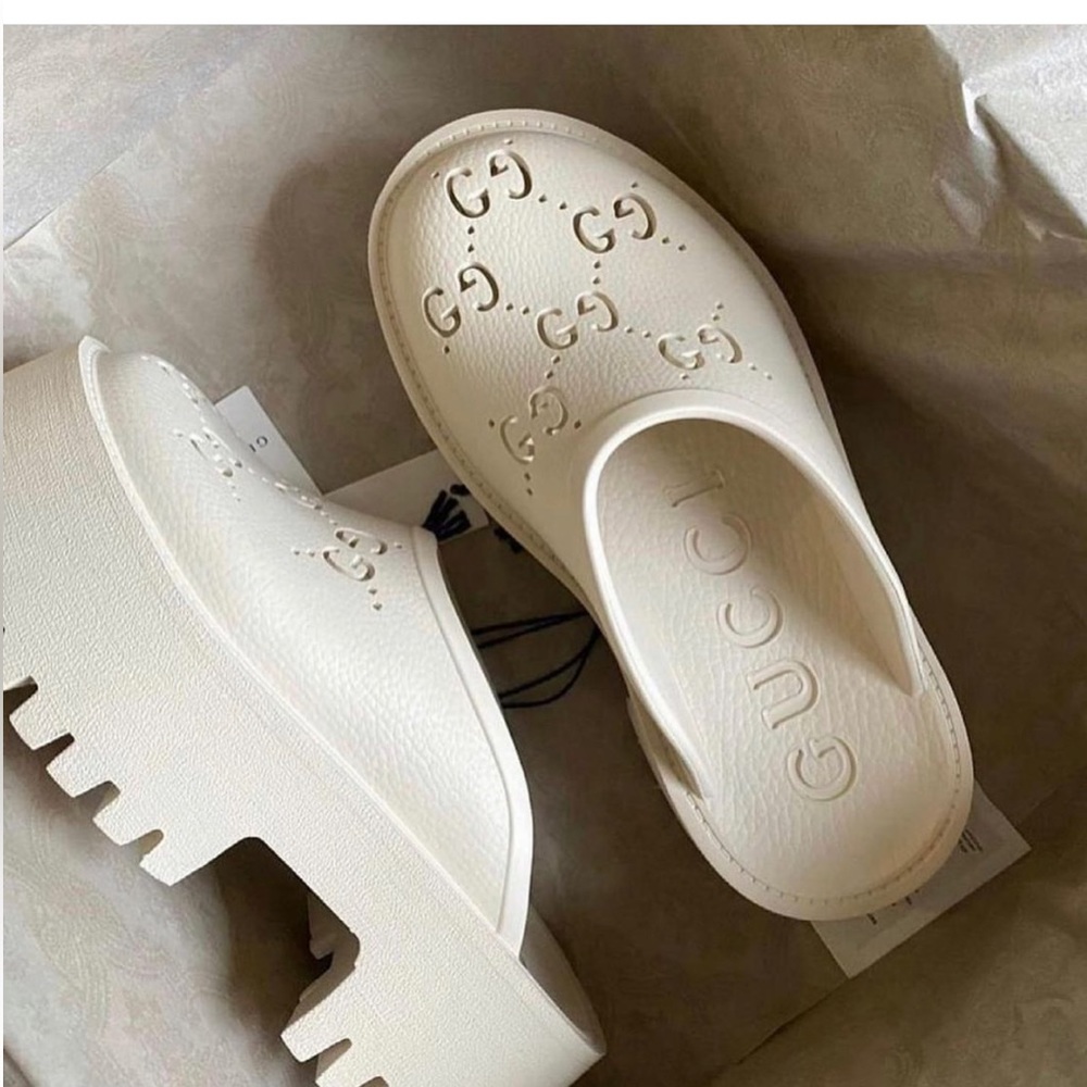 Like Gucci flat form clogs